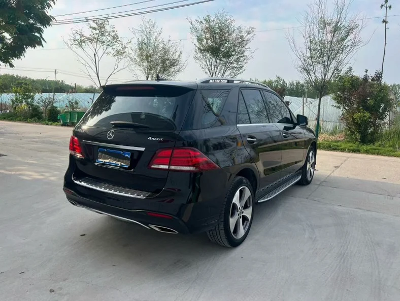 奔驰GLE 后面外观一