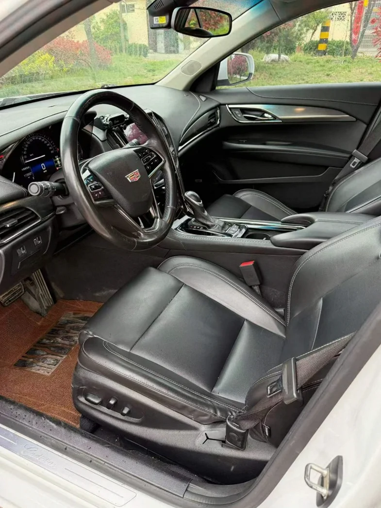 凯迪拉克ATS-L 后面外观一