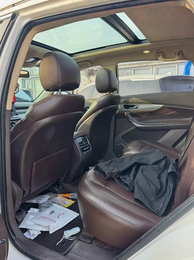 猎豹汽车迈途 后面外观三