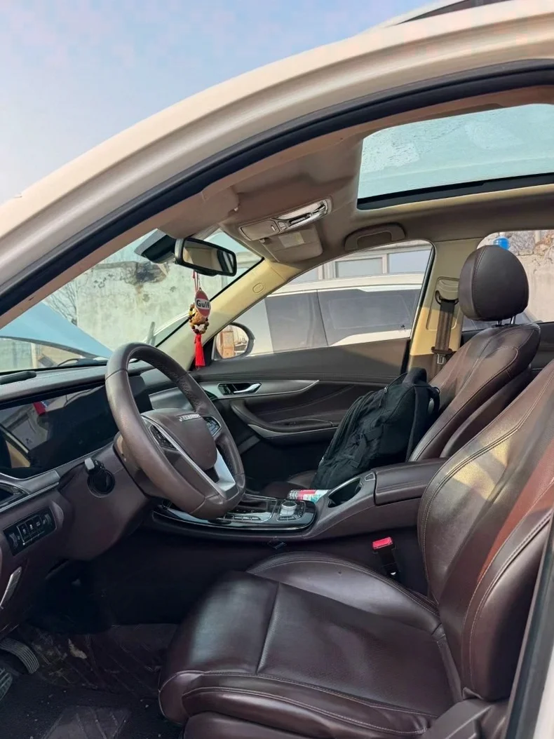 猎豹汽车迈途 内饰后排