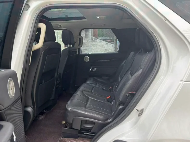 路虎发现 后面外观一