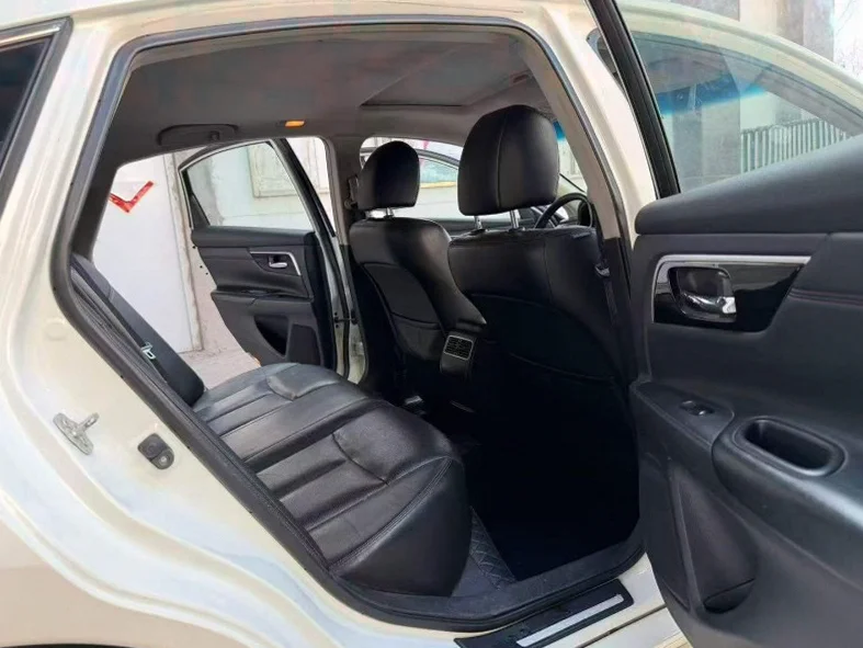 日产天籁 内饰前排