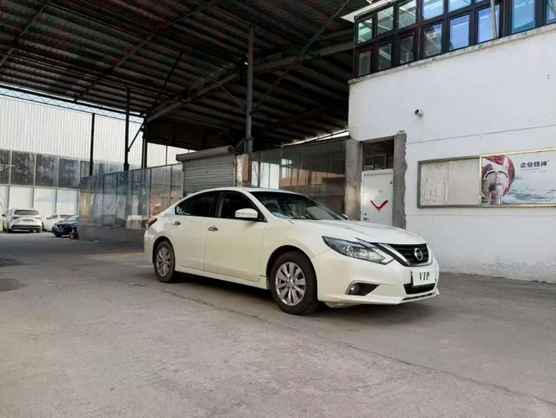 日产天籁 正面外观三