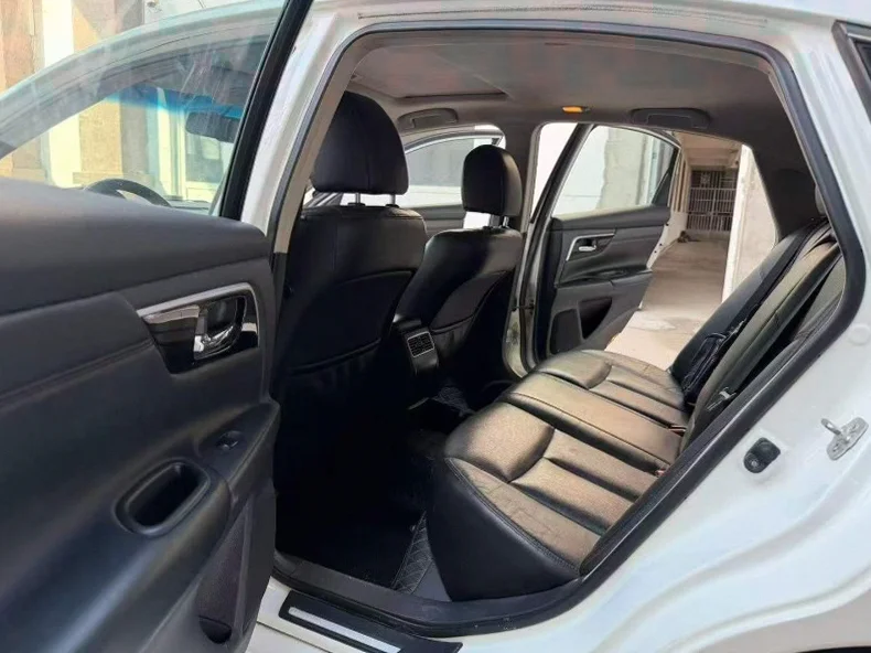 日产天籁 内饰后排