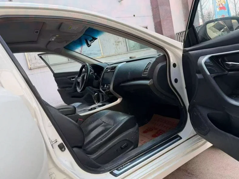 日产天籁 后面外观三