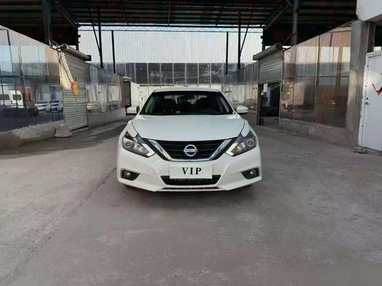 18年日产天籁2.0L自动顶配