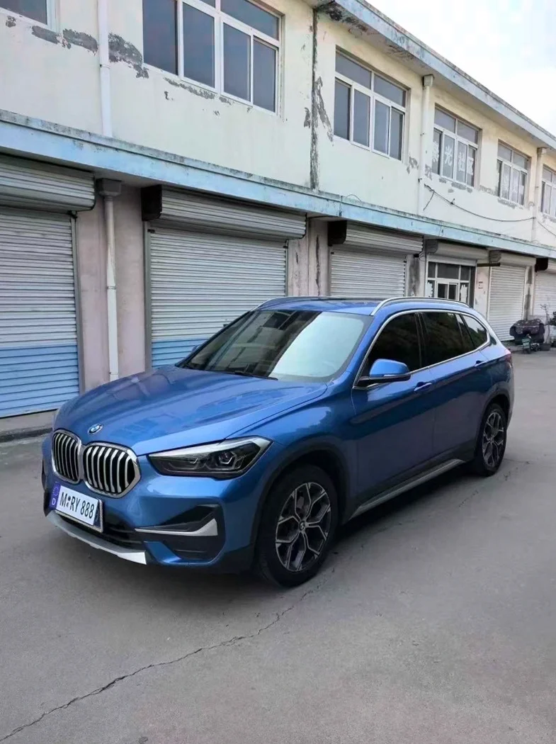 X1宝马 正面外观三