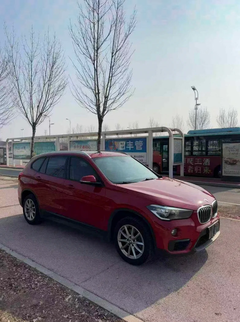 X1宝马 正面外观三