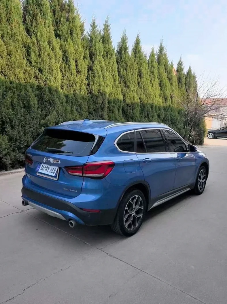 X1宝马 后面外观一