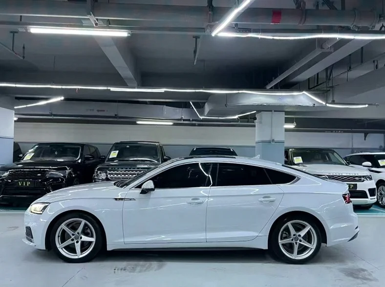 奥迪A5 内饰前排