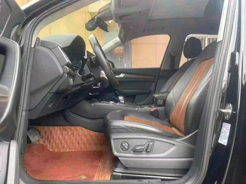 奥迪Q5 内饰前排