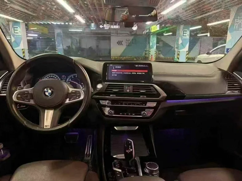 宝马X3 后面外观三