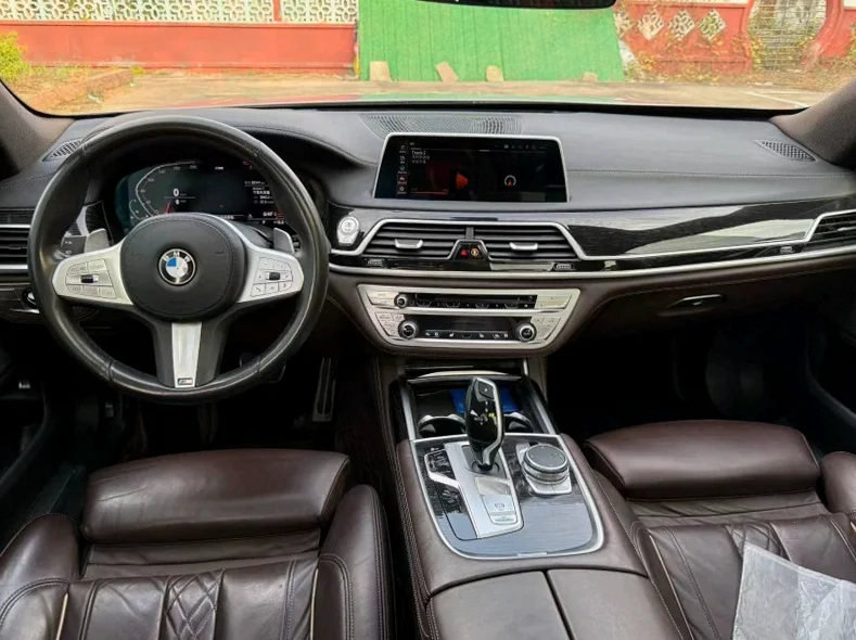 宝马7系 后面外观三