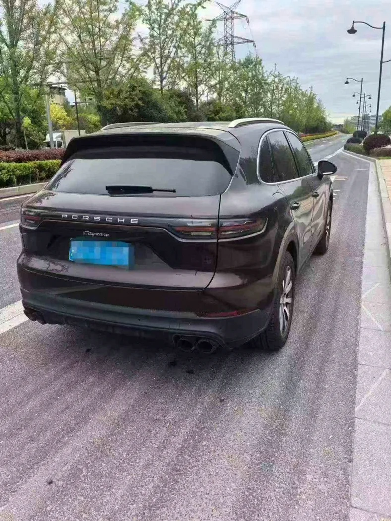 保时捷卡宴 驾驶室