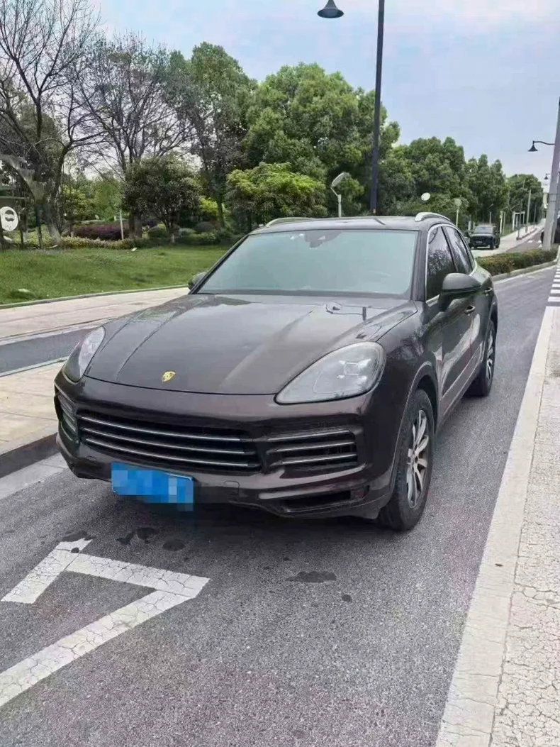 保时捷卡宴 正面外观二