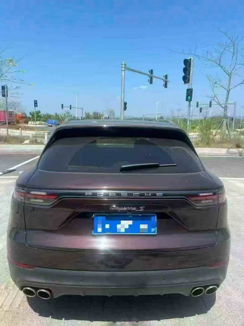 保时捷卡宴 驾驶室