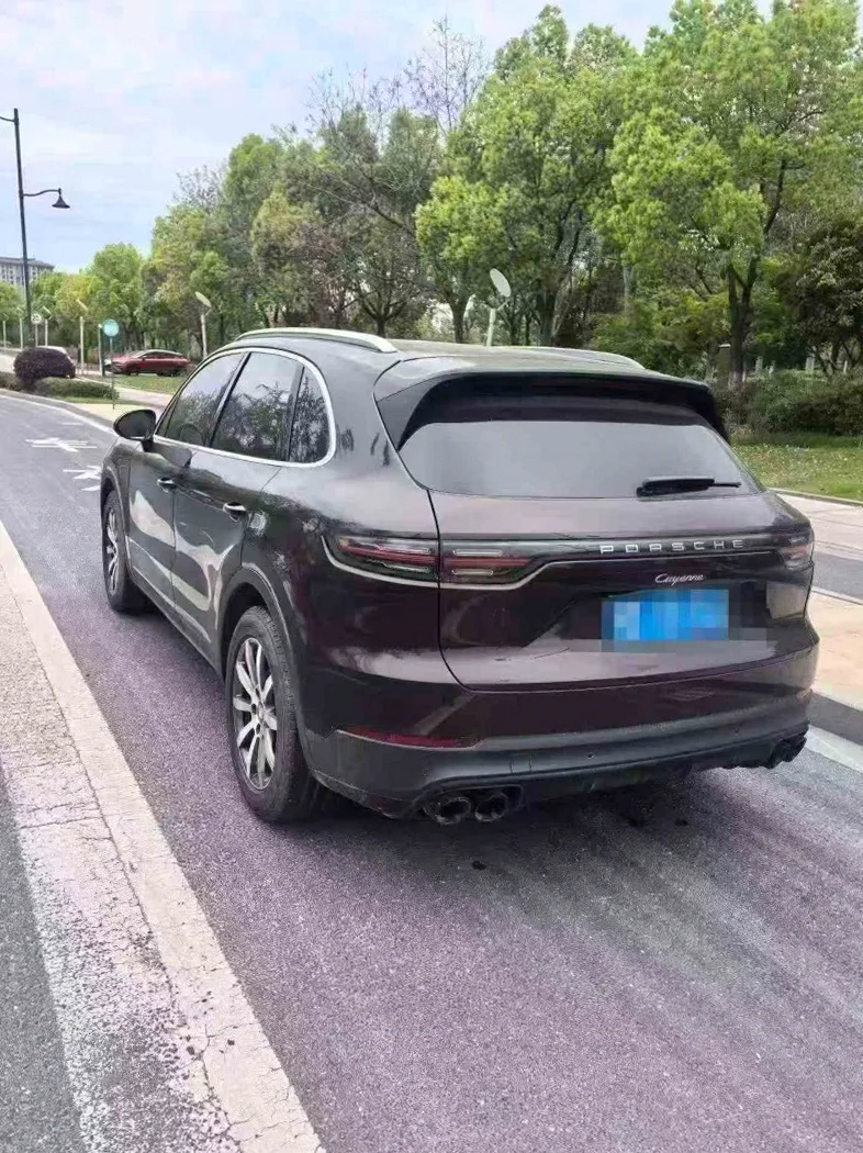 保时捷卡宴 后面外观一