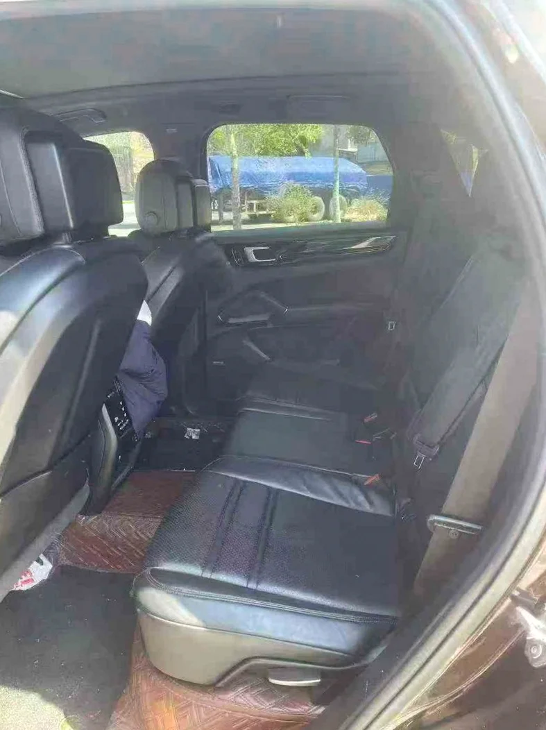 保时捷卡宴 后面外观二