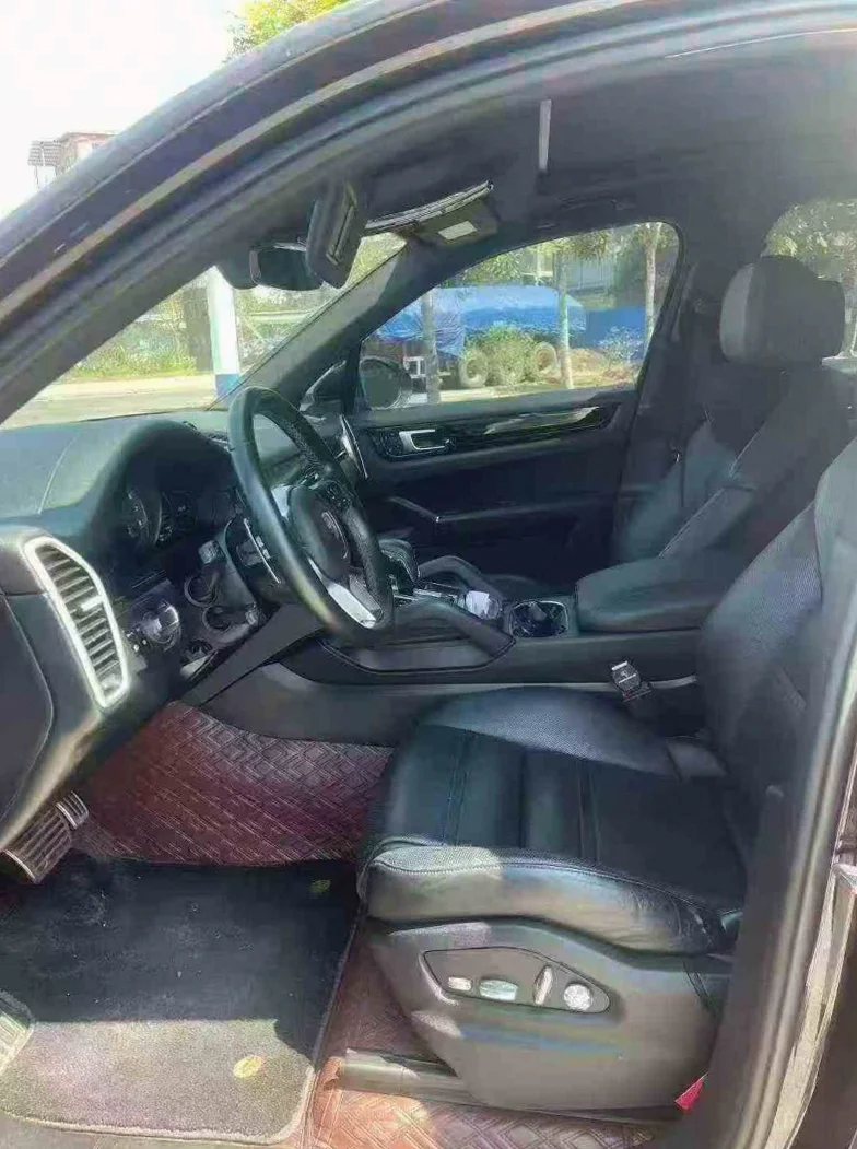 保时捷卡宴 正面外观三