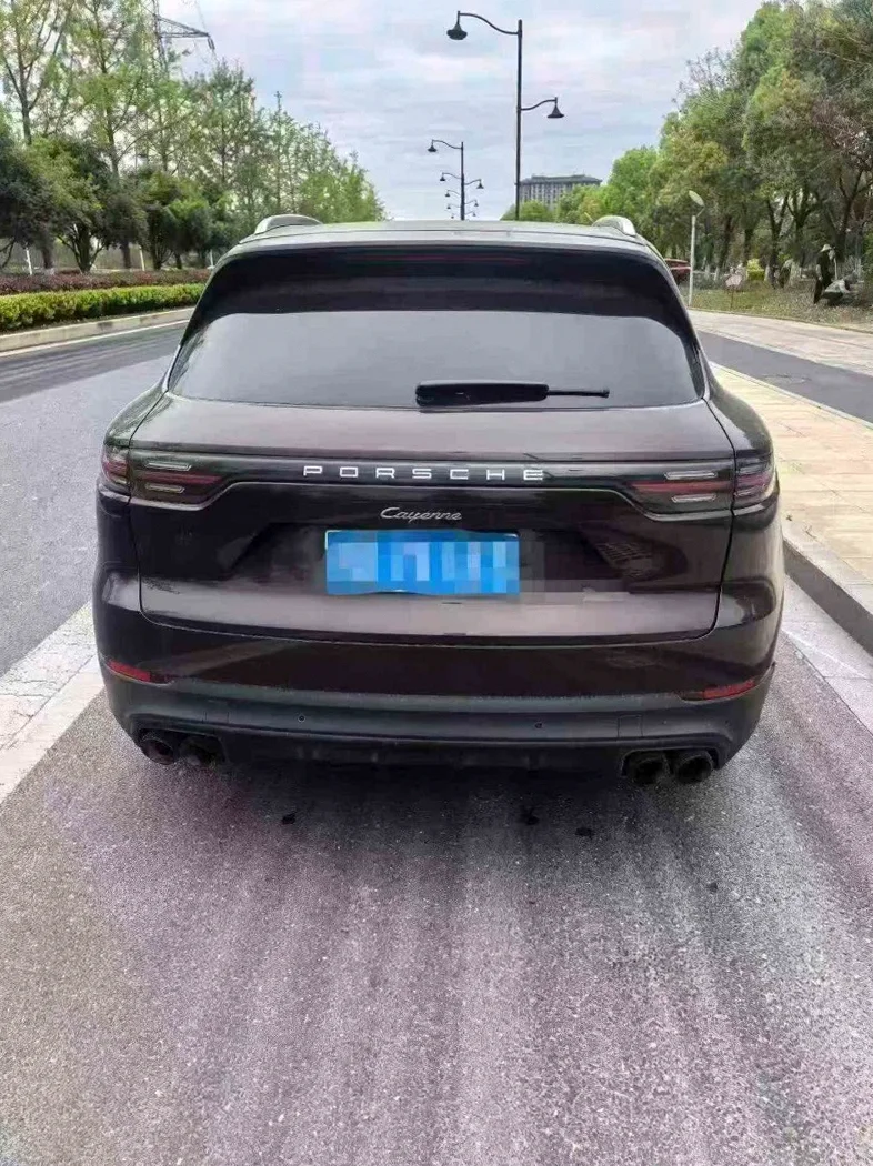 保时捷卡宴 内饰后排