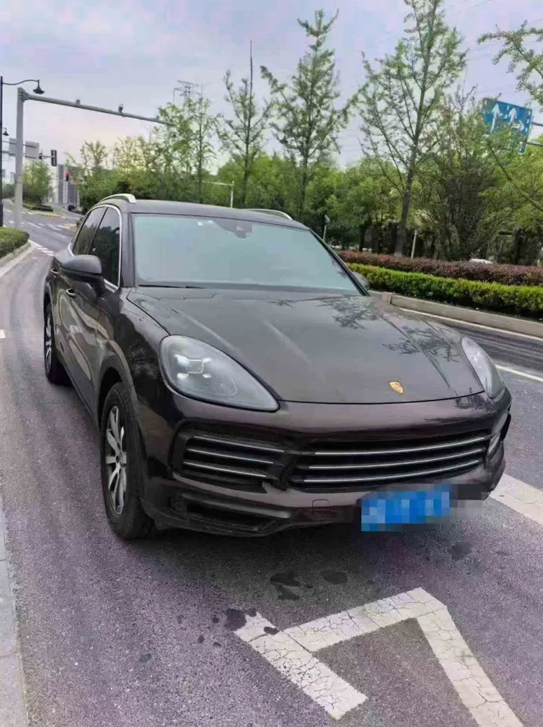 保时捷卡宴 正面外观三