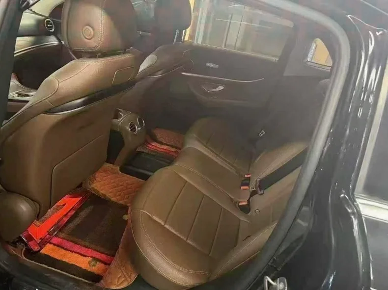 奔驰E 后面外观二