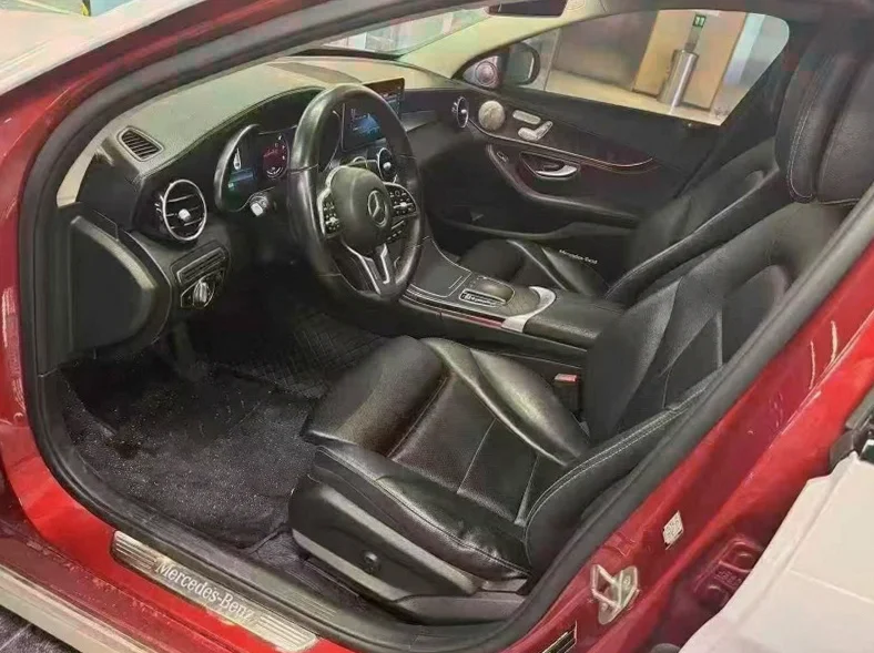 奔驰C 后面外观一