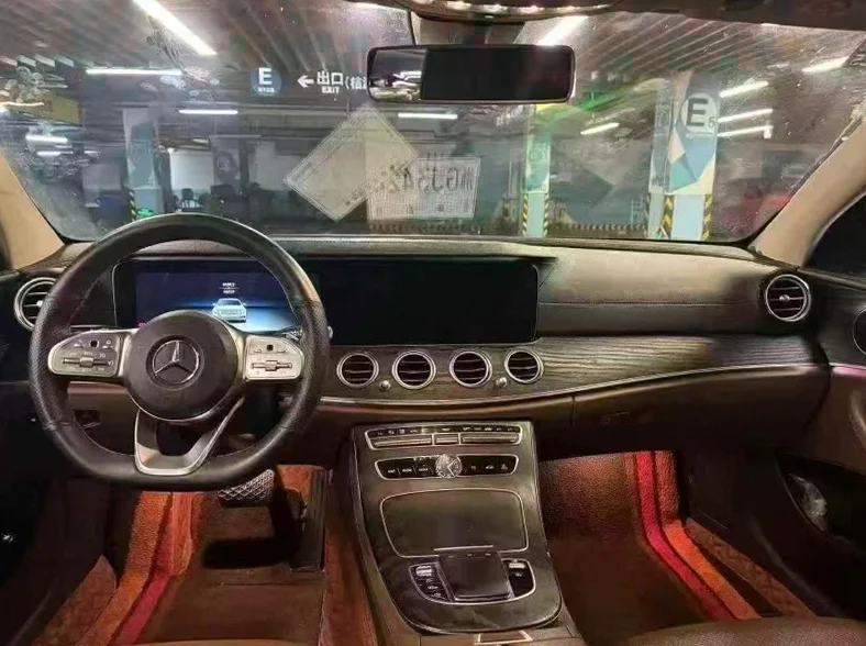 奔驰E 后面外观一