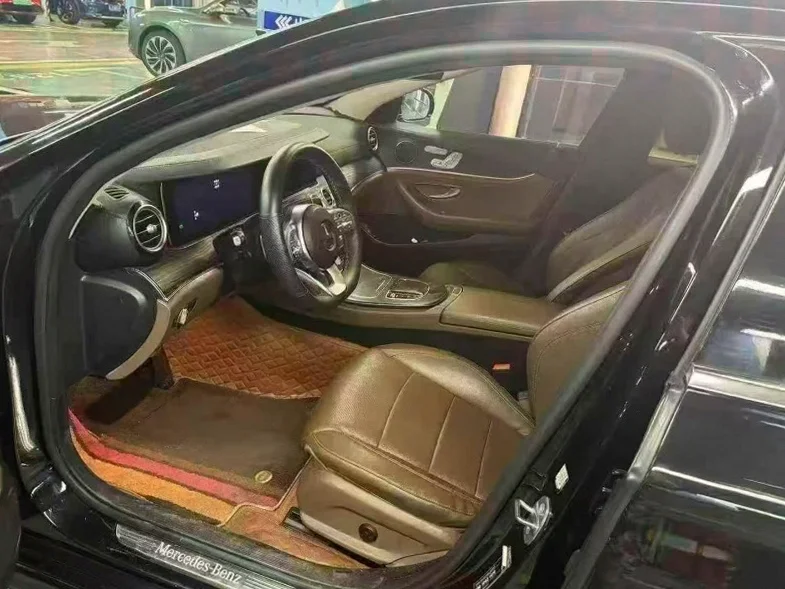 奔驰E 后面外观三