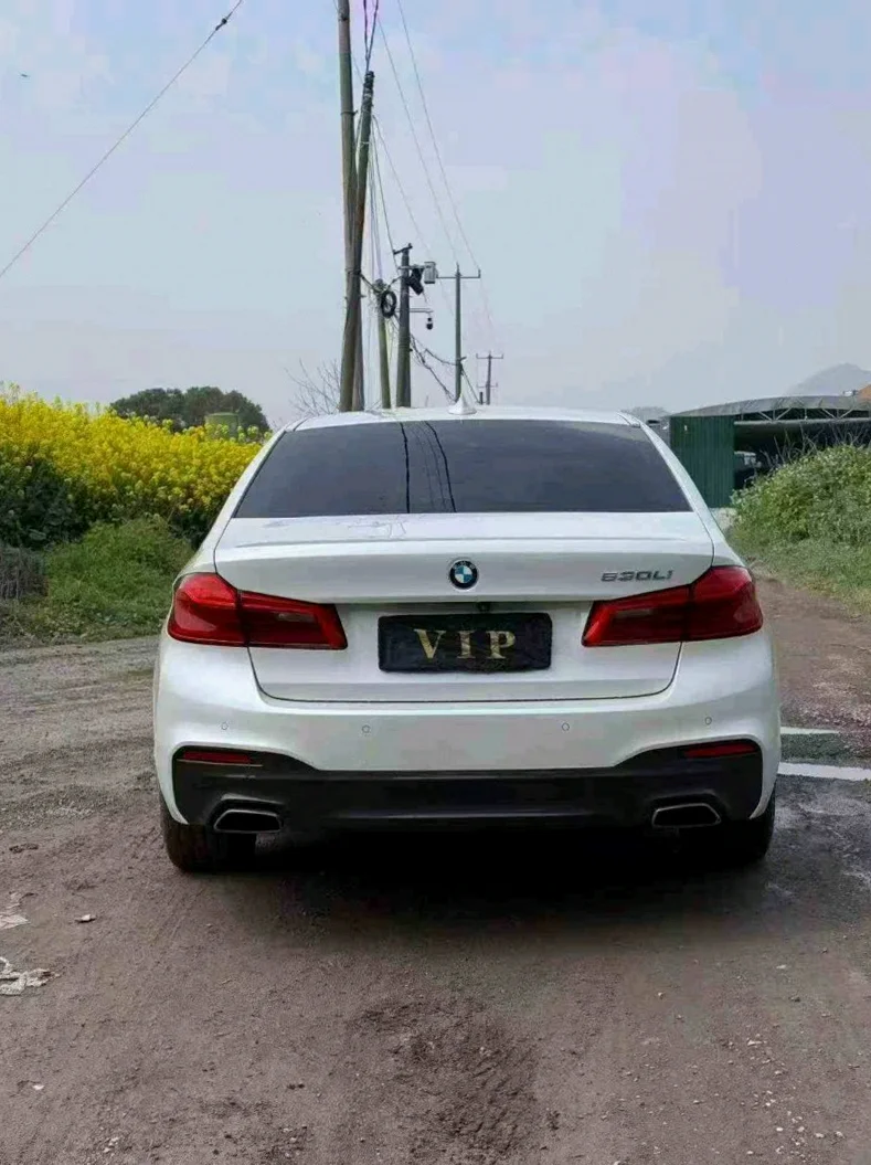 奔驰C 后面外观三