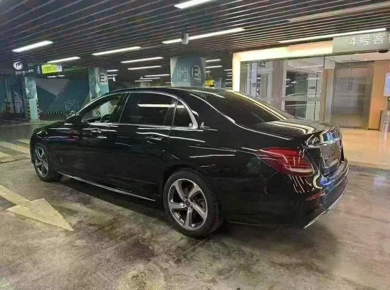 奔驰E 内饰前排