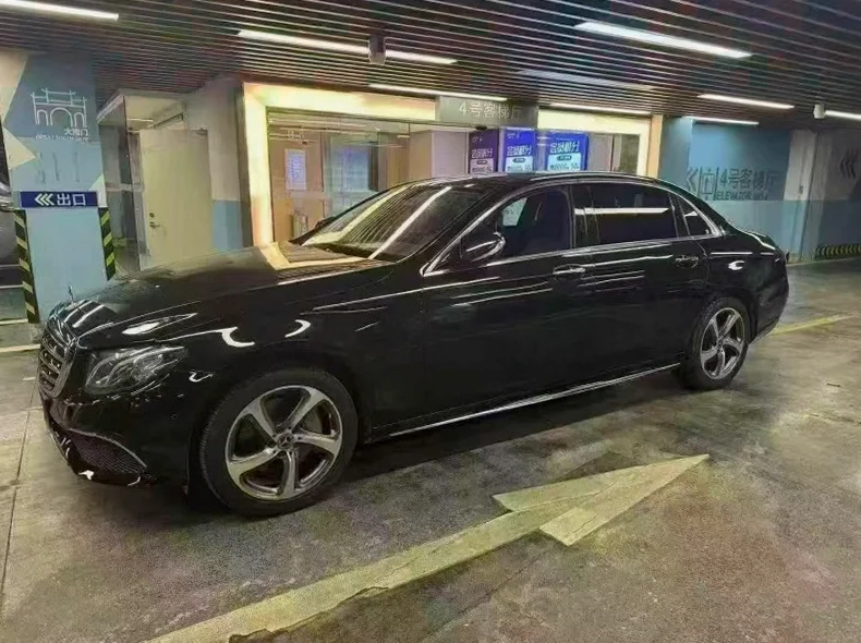 奔驰E 正面外观三