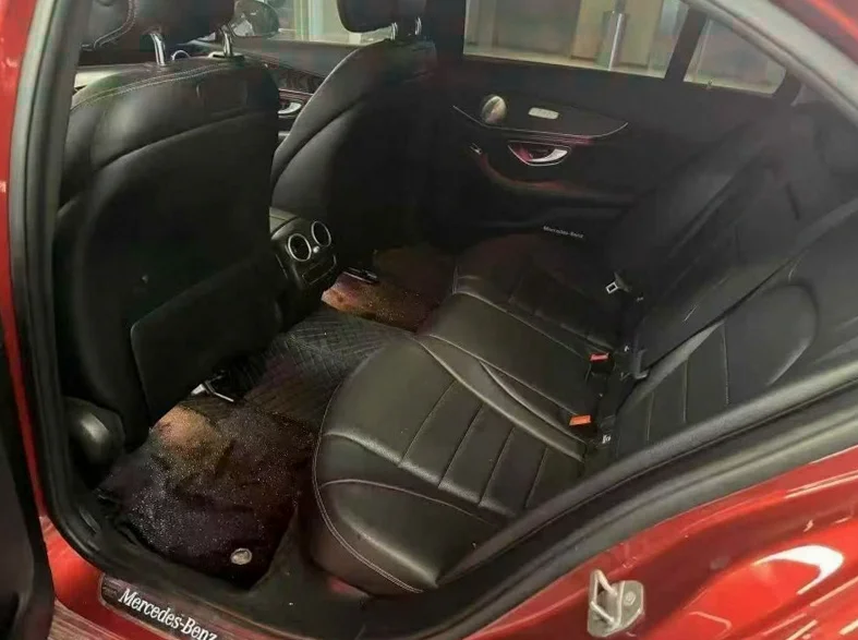 奔驰C 后面外观三