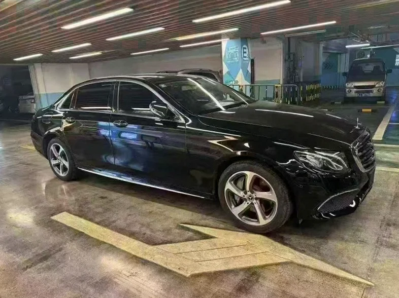 奔驰E 正面外观二