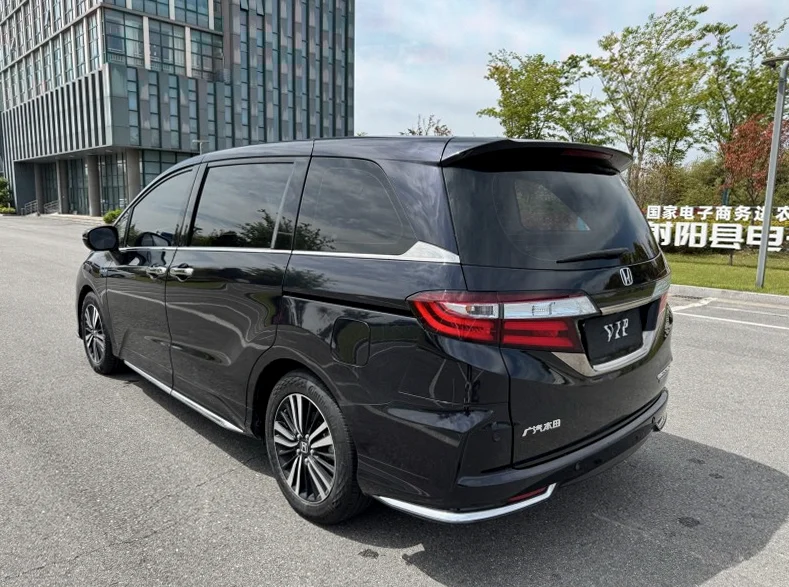 本田奥德赛 后面外观一