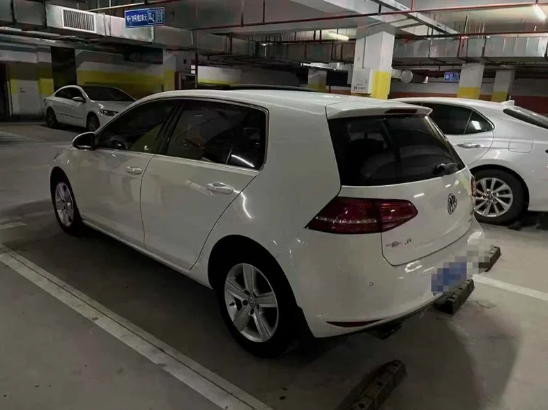 大众高尔夫 后面外观二