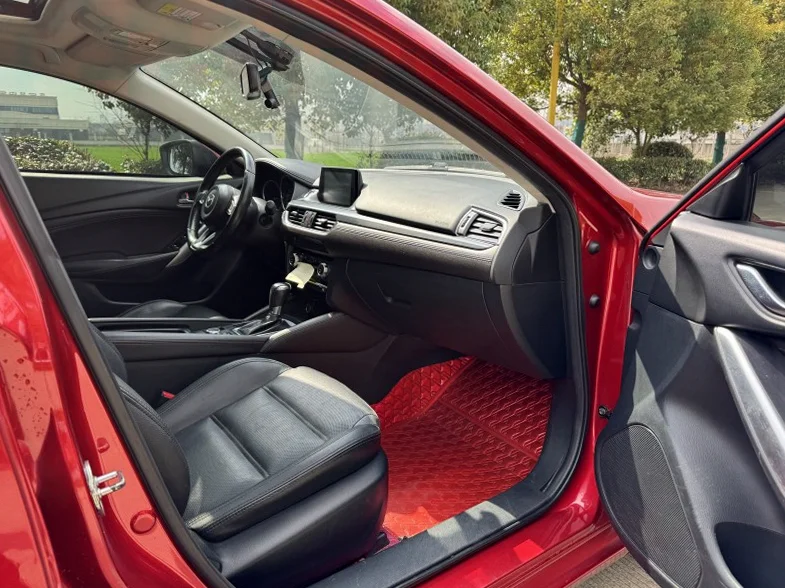 马自达阿特兹 驾驶室