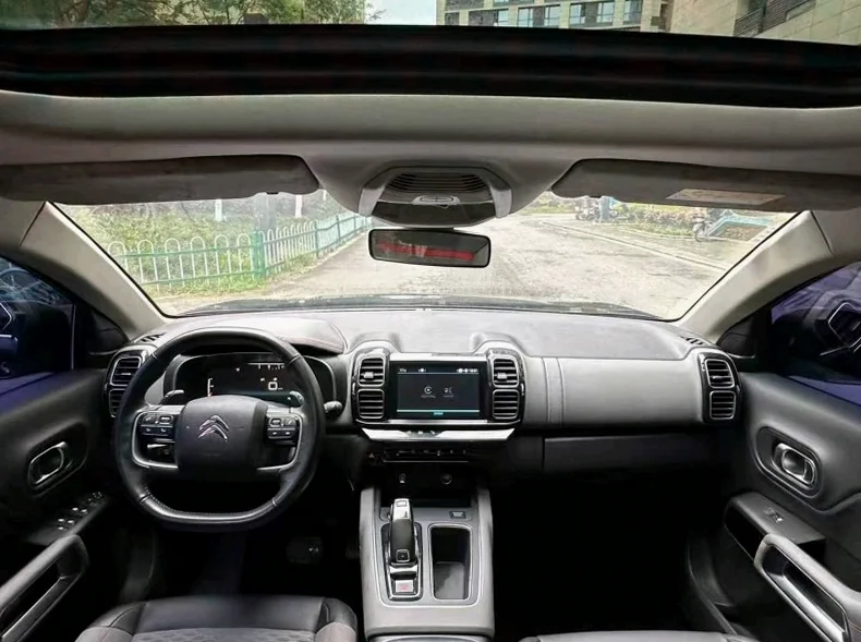 雪铁龙C5 后面外观三