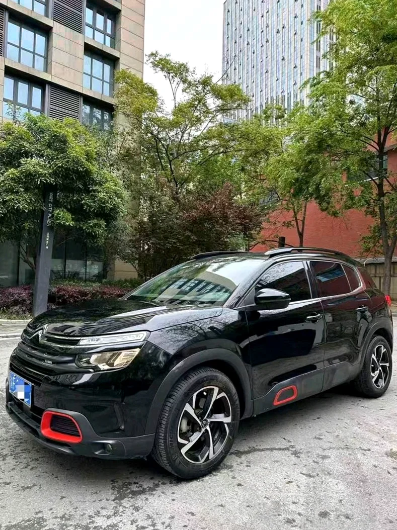 雪铁龙C5 正面外观二