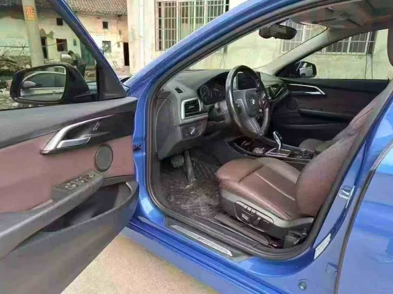 宝马1系 正面外观三