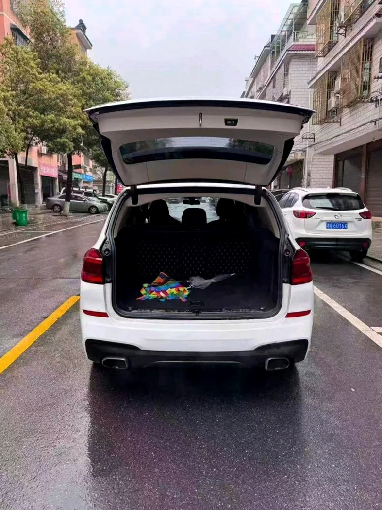 宝马X3 后面外观三