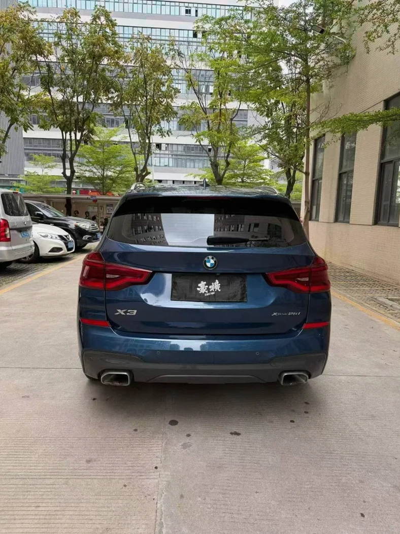 宝马X3 后面外观二