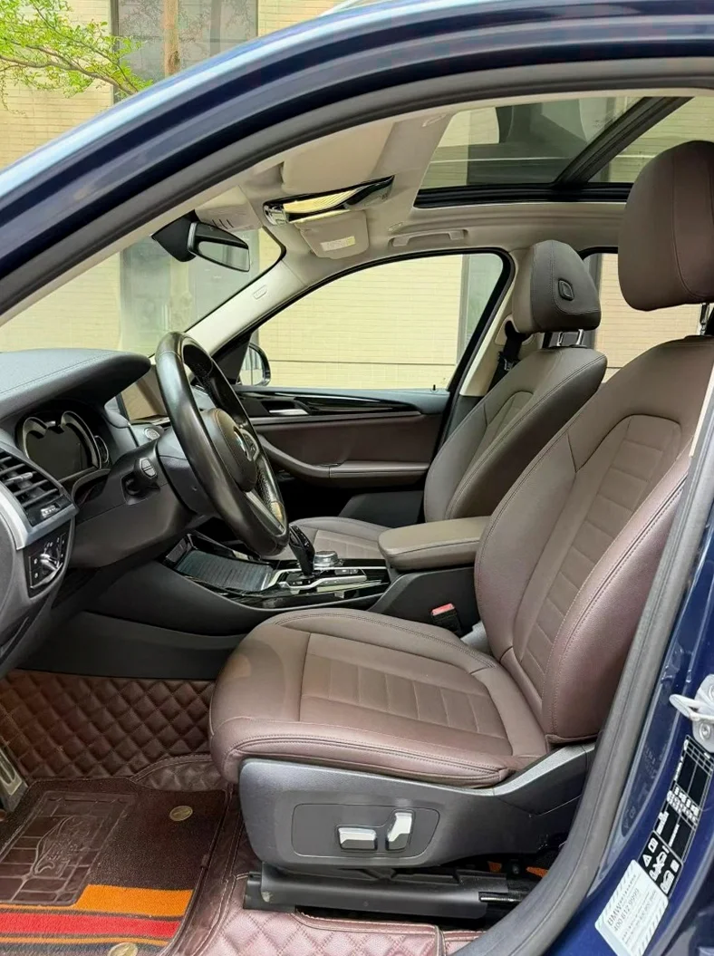 宝马X3 后面外观三