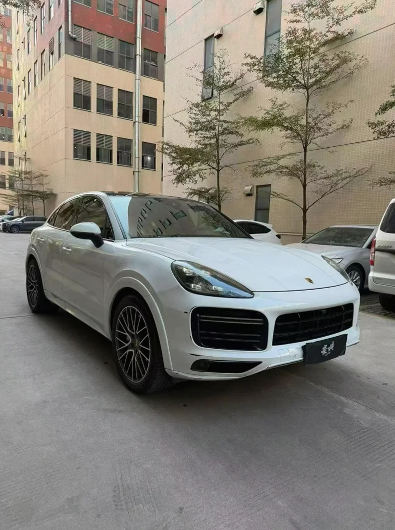 保时捷卡宴 正面外观二