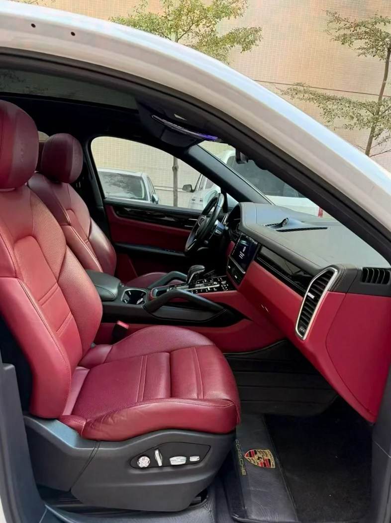 保时捷卡宴 内饰前排