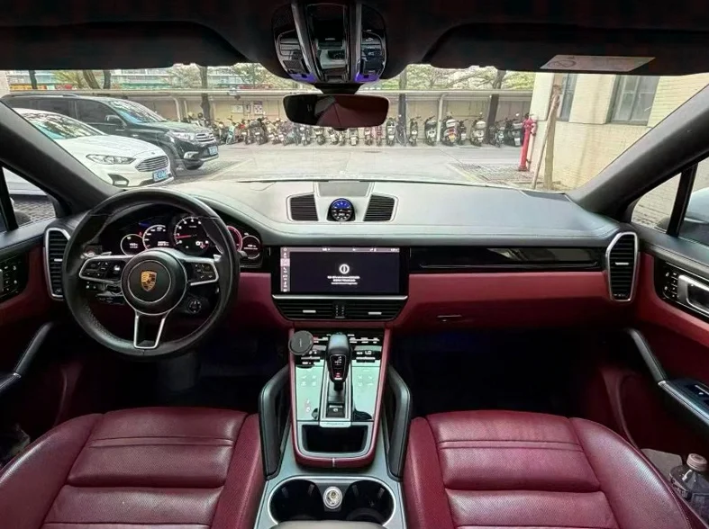 保时捷卡宴 内饰后排