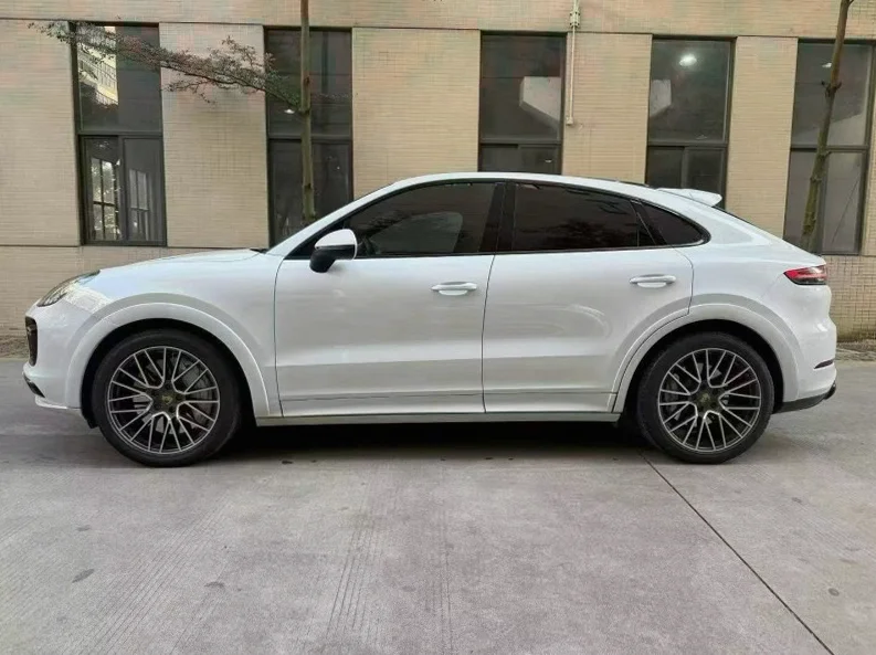 保时捷卡宴 正面外观三