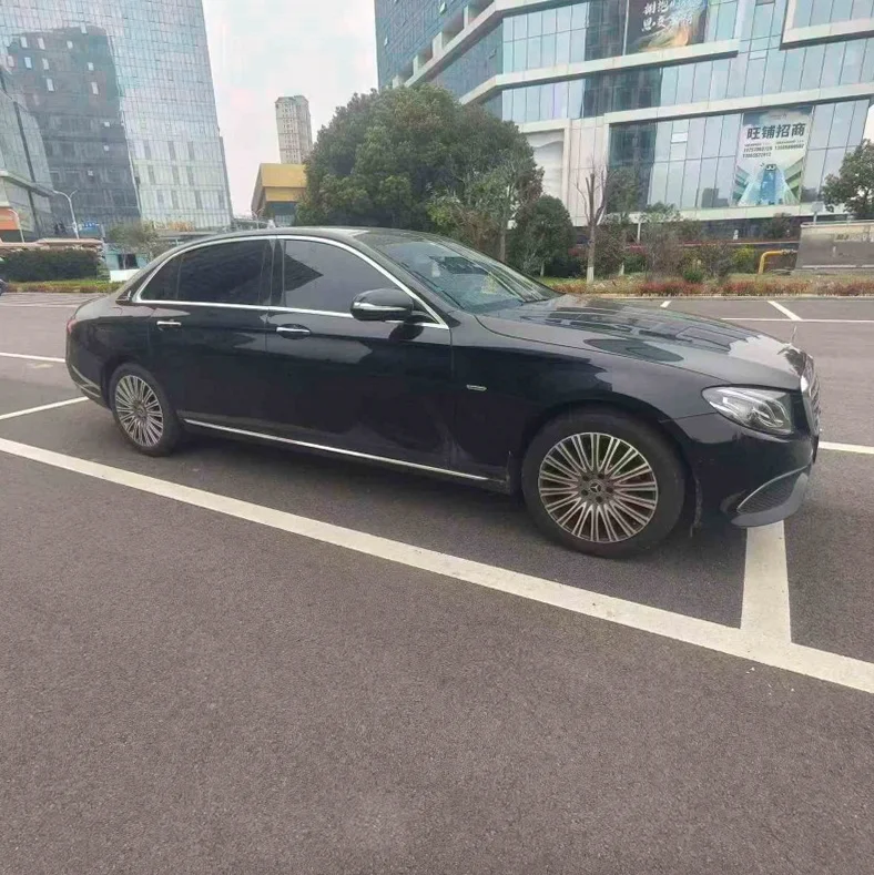 奔驰E 正面外观三