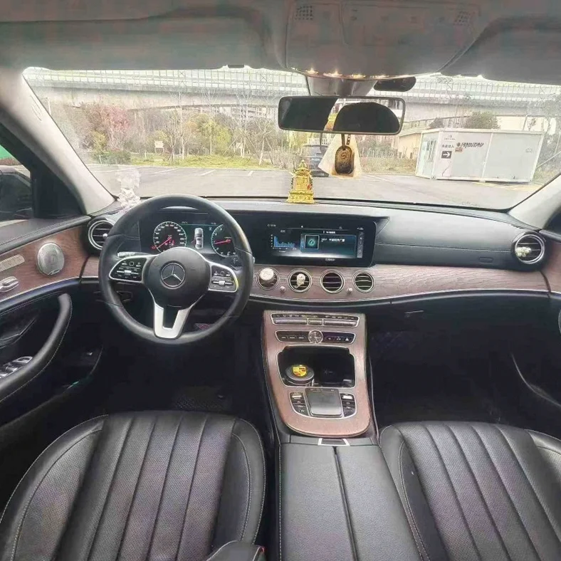 奔驰E 后面外观二