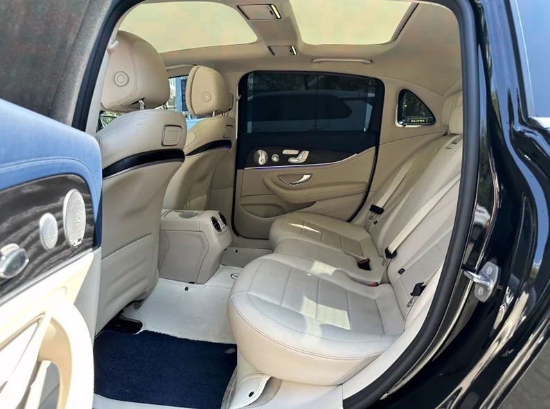 奔驰E 后面外观二